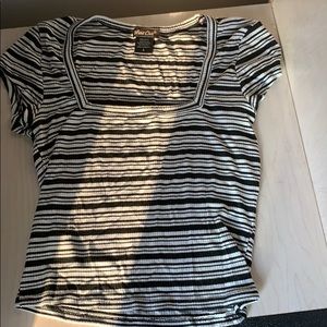 Crop top (black and white strips)